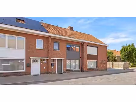 gerenoveerde gezinswoning met 3 slaapkamers