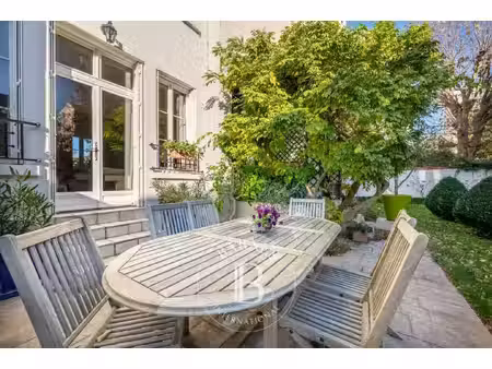 maison de luxe à vendre dans le quartier guyot-de gaulle