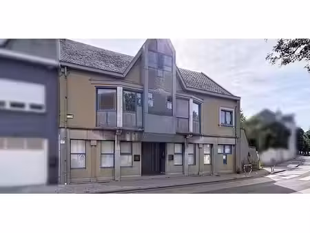 maison spacieuse avec bureau  grenier  piscine et garage