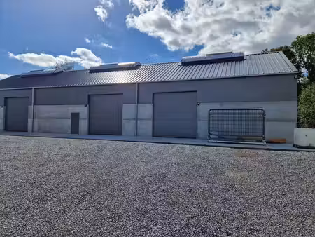 hangar professionnel de ± 144 m² à louer à ciney