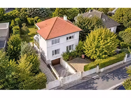 villa de luxe à vendre dans le quartier jardy-centre ville