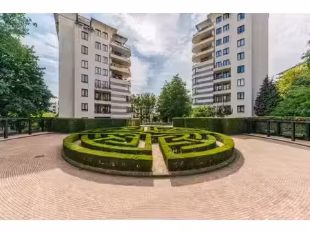 appartement à vendre avec terrasse et piscine   uccle (rbw99251)