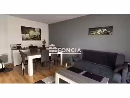 appartement avec grand balcon et parking – libre de toute occupation