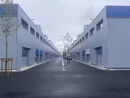 à louer – cellule commerciale 260 m² – vaux-le-pénil (proche mel