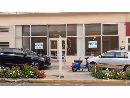 local commercial 83500 la seyne sur mer