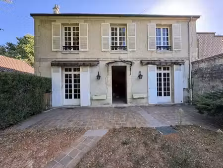 maison en pierre de 86 m2 sur 157 m2 de terrain.