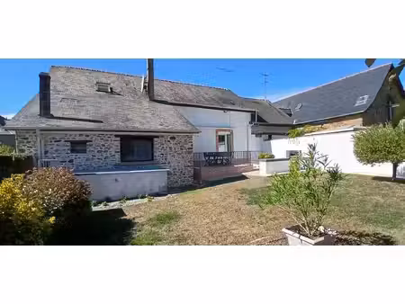 opportunité à saisir pour cette maison familiale de charme au coeur du bourg de fercé.