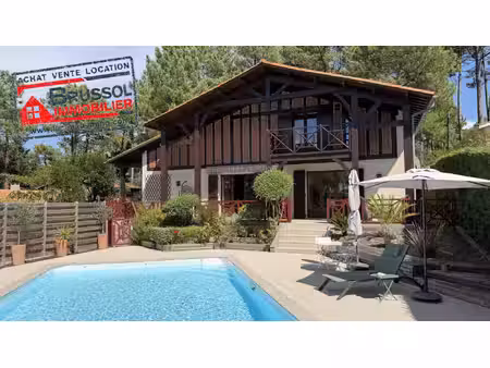 maison familiale de 7 chambres  piscine  terrain de 1569 m2 