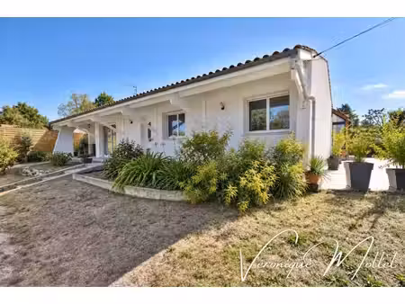maison familiale avec très grande piscine - secteur sud  dans un environnement résidentiel