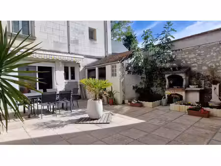 vaste maison familiale avec salle de réception