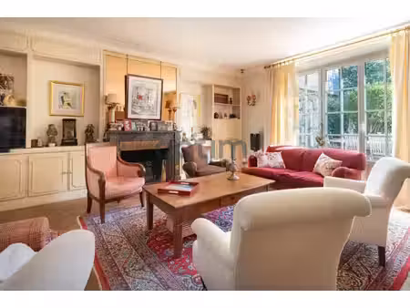 a 30 min de nantes  centre montaigu  maison de ville 202m2 h