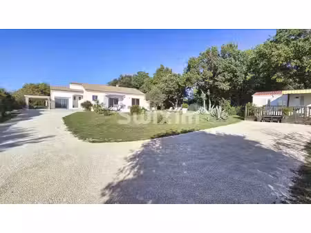 villa avec piscine et 4 chambres – proche de grignan