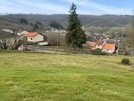 terrain constructible – vue imprenable sur le village et la vall