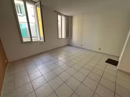 location appartement 3 pièces 54 m² à le beausset (83330)