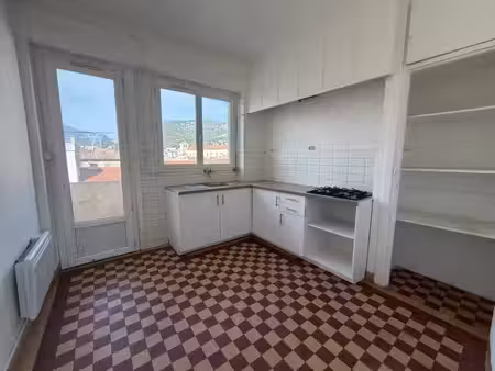 location appartement 2 pièces 52 m² à toulon (83200)