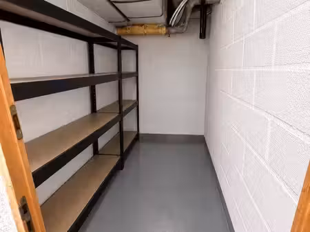 cave saine de plain-pied – accès voiture facile  résidence sécurisée