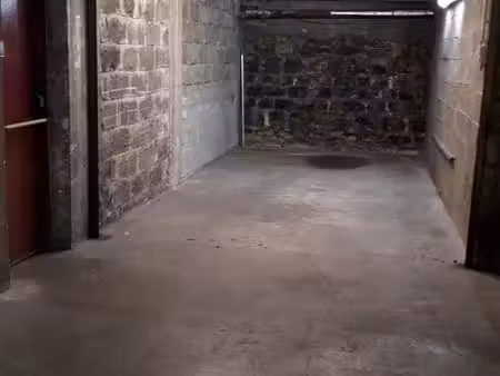 grand garage-box fermé en sous-sol pour stockage – gare d’asnières sur seine