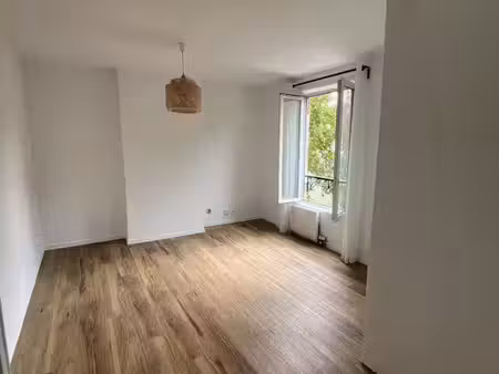 studio meublé 17 m² rénové – idéal étudiant / proche universités  rer & tram