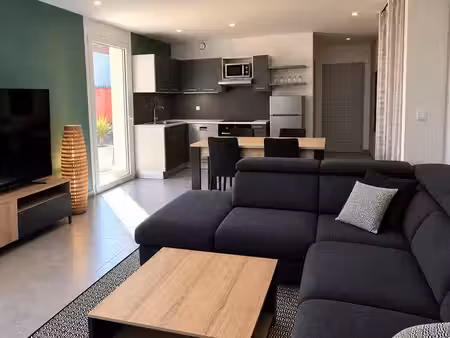 ⭐ magnifique t2 meublé de 43 m² – terrasse de 33 m² – 1 grande place de parking privative 
