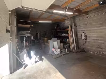 location hangar/box