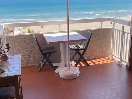 canet-plage  t2 face mer  40m2 + terrasse 8m2   wifi fibre et décodeur tv inclus