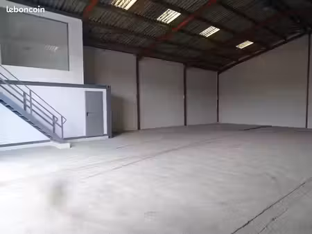 hangar entrepot
