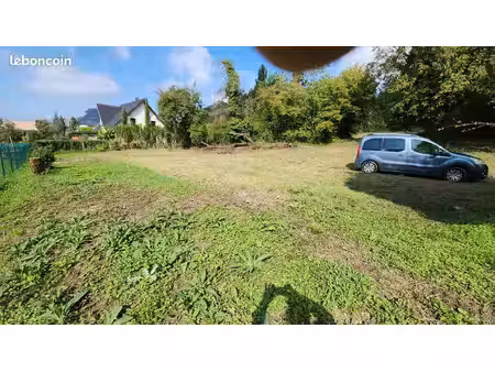terrain 774m²
