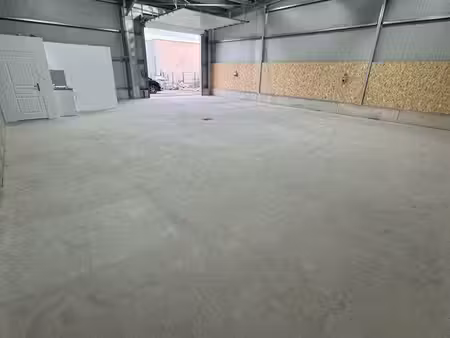 local industriel 200 m2 à louer