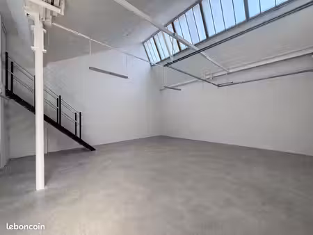 local commercial et depot entièrement rénové