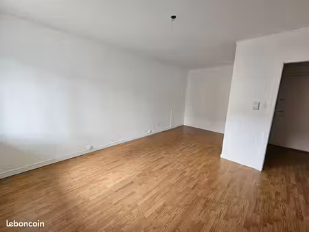 studio 1 pièce 32 m²