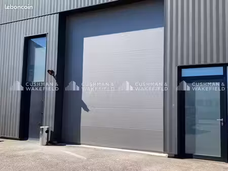 local 535 m²