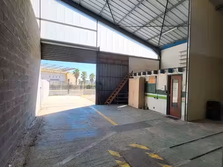 local hangar 130m2