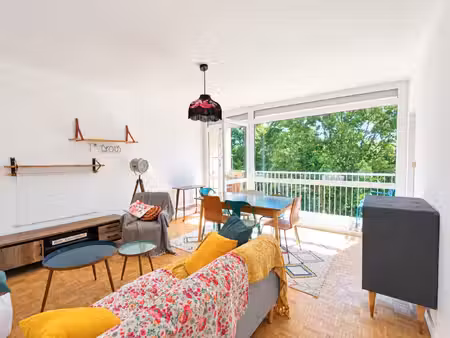 à louer – appartement meublé 70 m² – dernier étage – très lumineux – 2 balcons
