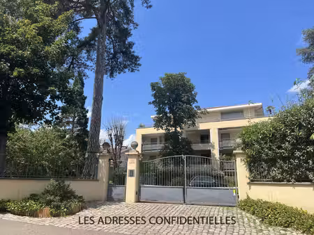 tassin-la-demi-lune t5 meublé de 120 m2 avec grand balcon