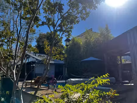 très bel ensemble immobilier avec jardin et piscine proposant 2 maisons non mitoyennes et 