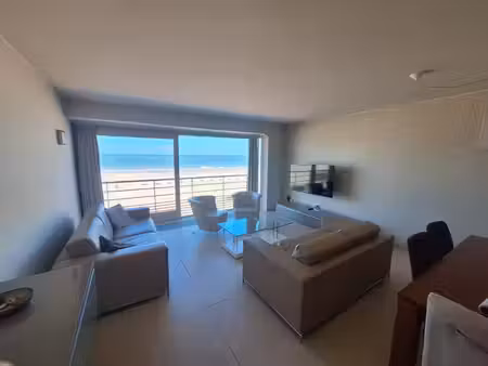 appartement légèrement meublé avec une chambre