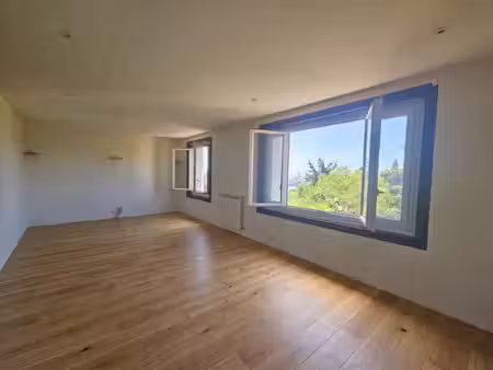 montolivet. grand t3/4 de 72 m².