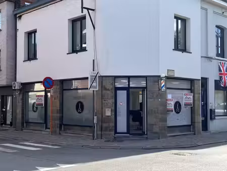 commerce pratique avec espace commercial spacieux dans un...