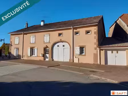 la commune dispose d’un service scolaire ( école primaire ) et périscolaire ( crèche colle