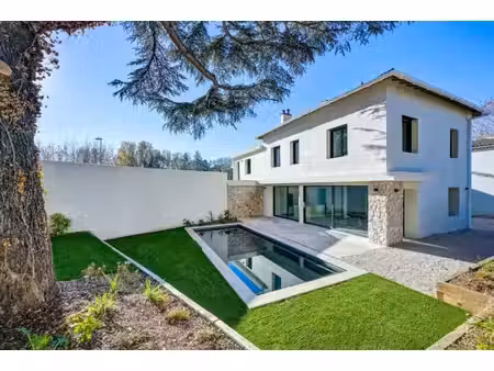 maison de luxe à vendre dans le quartier grand sud- aix la duranne