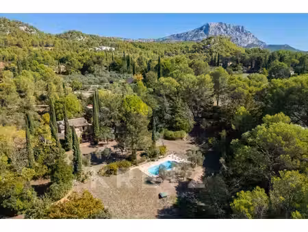 maison de luxe à vendre à beaurecueil