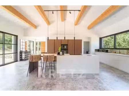 villa de luxe à vendre dans le quartier plateau de puyricard-la trévaresse