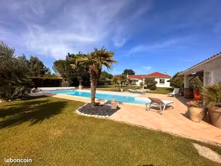 maison de plain-pied 150m² sur écrin paysager de 2400m² avec piscine