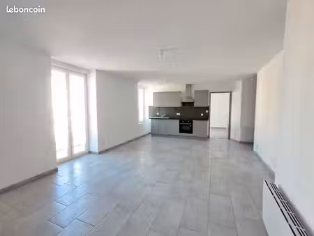 a louer bel appartement de type t4 de 77 61 m2 au 1er étage avec balcon rénové à neuf