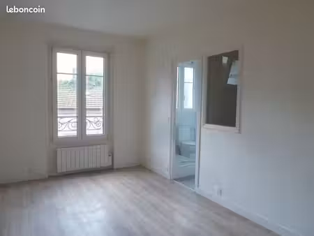 beau studio garibaldi saint-ouen