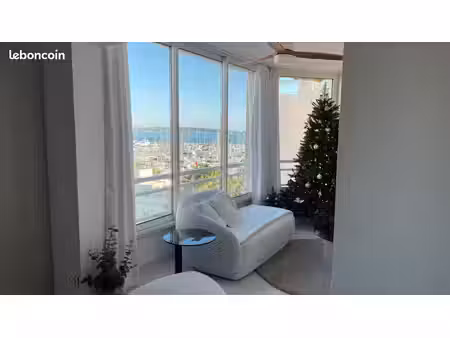 vue mer et montagnes  piscine et garage fermé - location à l'année - appartement t2bis meu