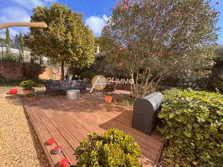 sanary proche centre appt t3 avec une terrasse de 36 m 2 a