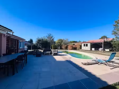 maison de plain-pied avec piscine – environnement calme