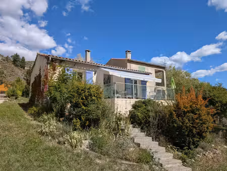 maison de plain pied avec terrasse et jardin
