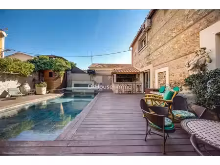 maison traditionnelle esprit vigneronne avec piscine et appartement 3 pièces indépendant